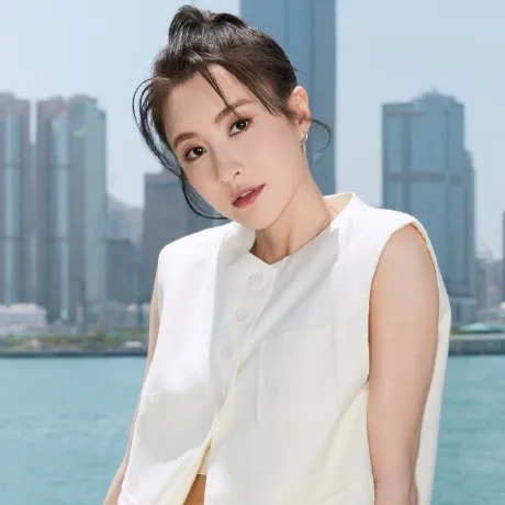 Nghệ sĩ Lâm Hạ Vy