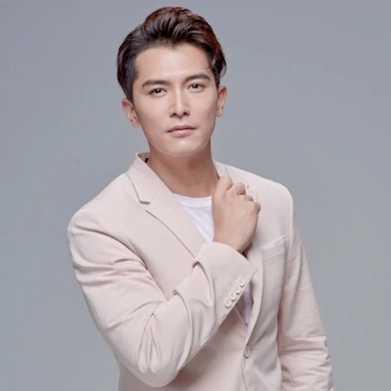 Nghệ sĩ Khưu Trạch
