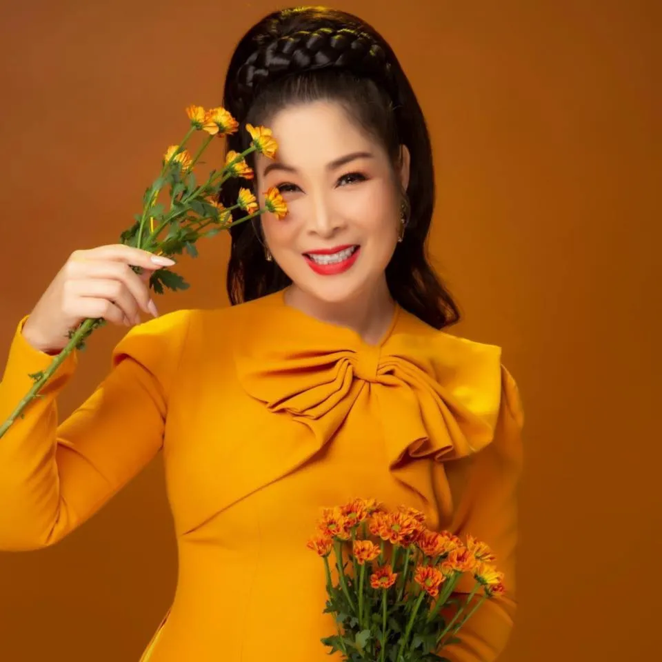 Nghệ sĩ NSND Hồng Vân