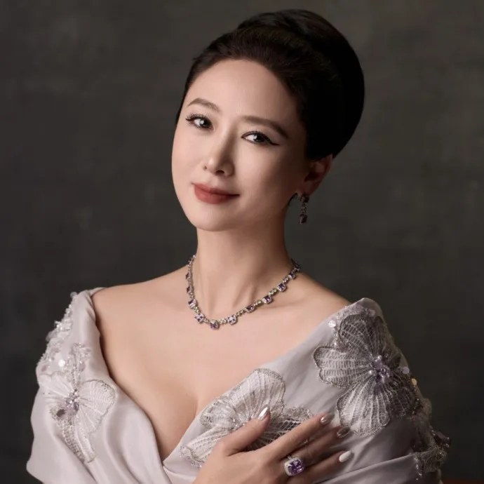 Nghệ sĩ Ông Hồng
