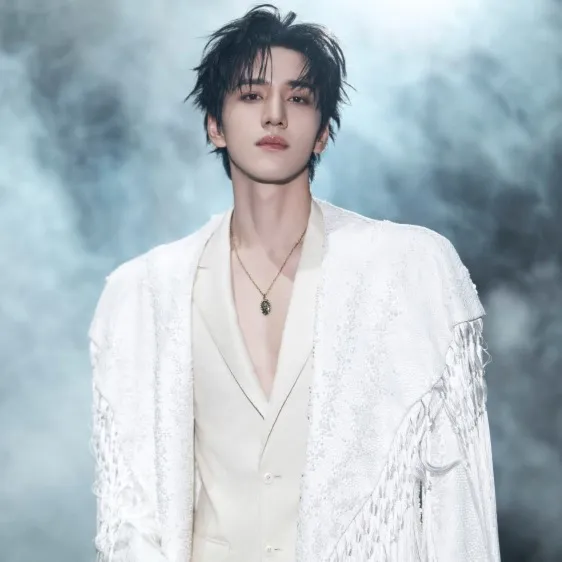Nghệ sĩ Vương Hoằng Nghị