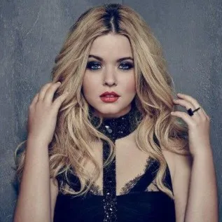 Nghệ sĩ Sasha Pieterse