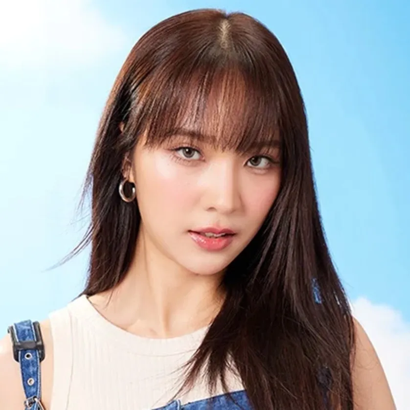 Nghệ sĩ Jan Ployshompoo Supasap