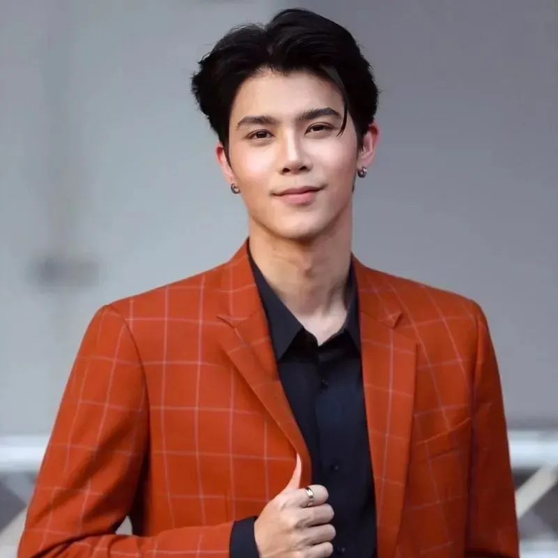 Nghệ sĩ Akaravin Nanthipat