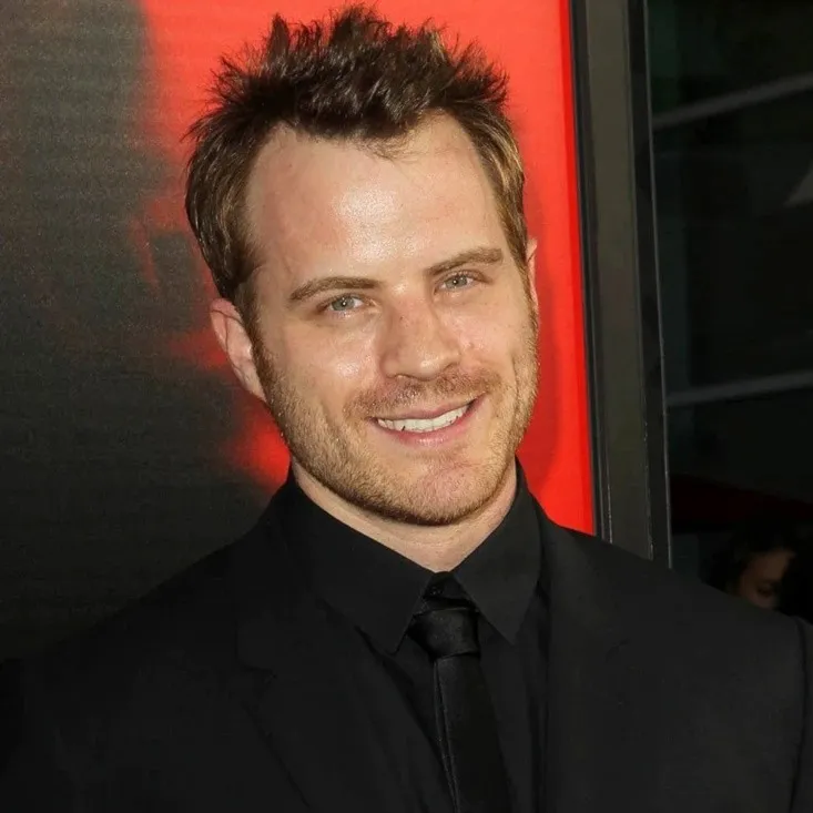 Nghệ sĩ Robert Kazinsky