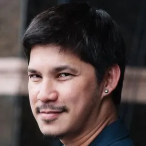 Nghệ sĩ Ah Santi Torwiwat
