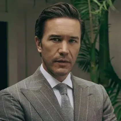 Nghệ sĩ Tom Pelphrey