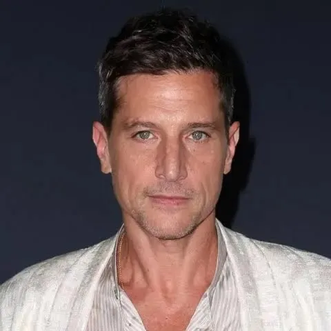 Nghệ sĩ Simon Rex