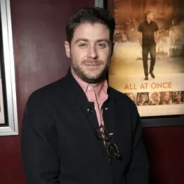 Nghệ sĩ Jon Abrahams