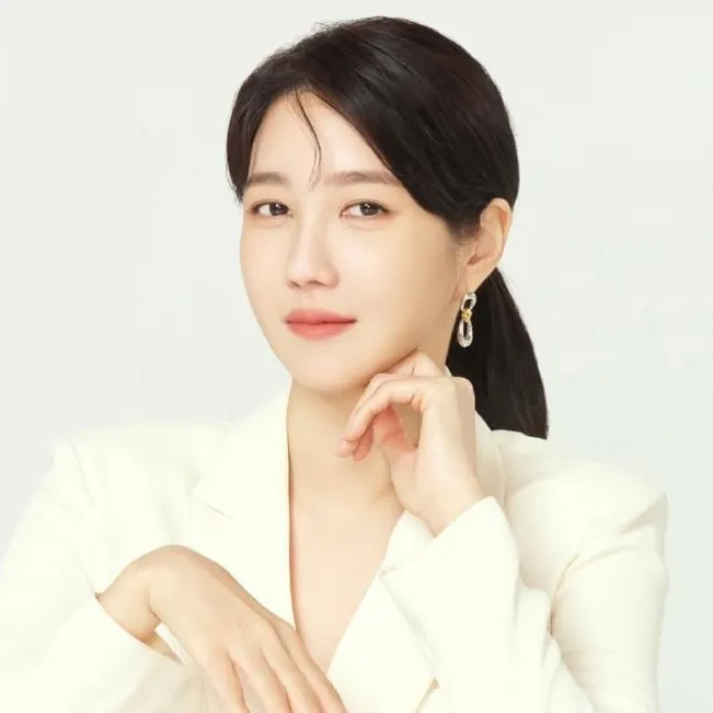 Nghệ sĩ Lee Ji Ah
