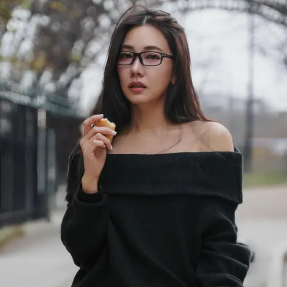 Nghệ sĩ Nune Woranuch