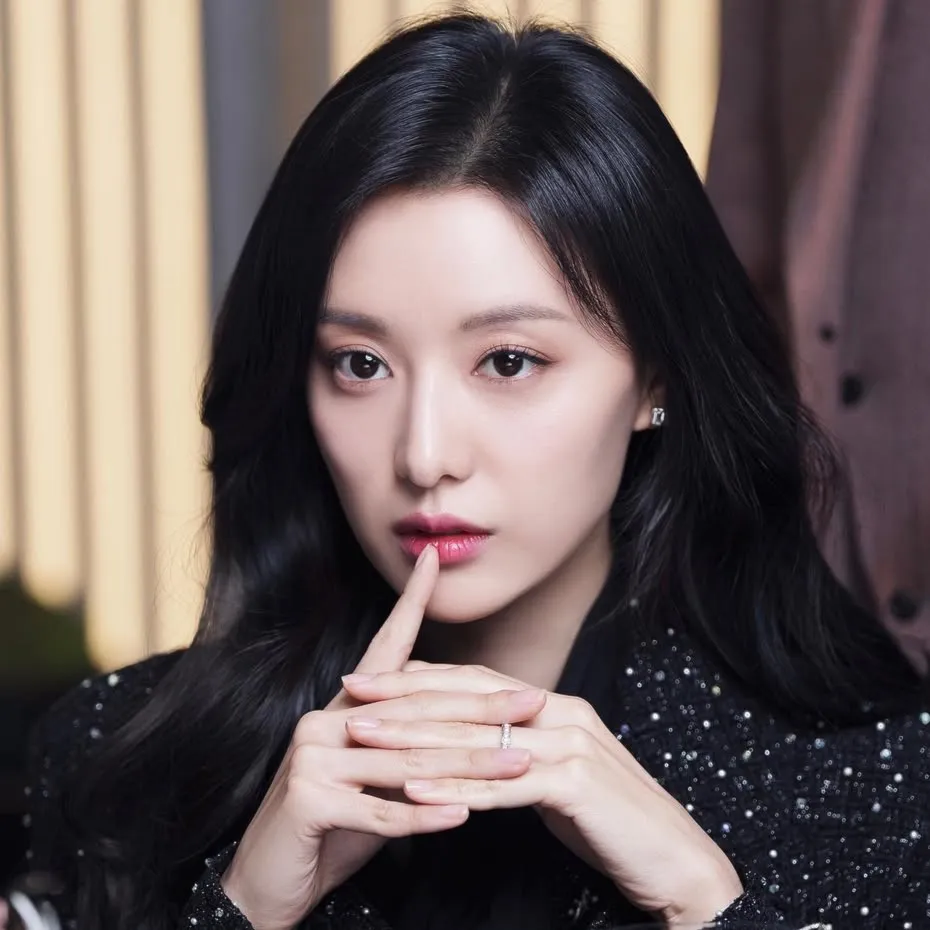 Nghệ sĩ Kim Ji Won