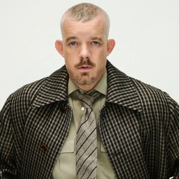 Nghệ sĩ Russell Tovey