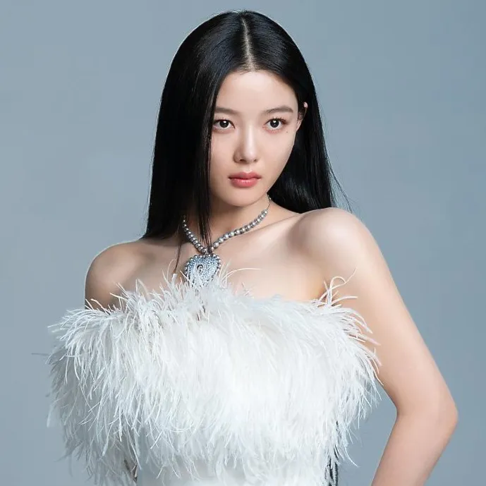 Nghệ sĩ Kim Yoo Jung