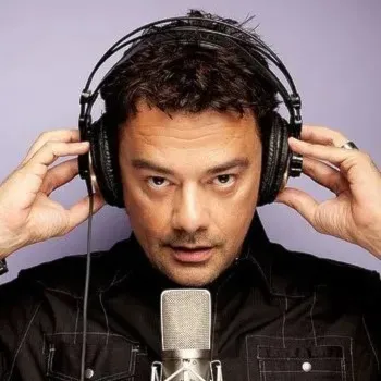 Nghệ sĩ Brian Dobson