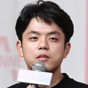 Nghệ sĩ Jung Hun Soo