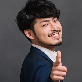 Nghệ sĩ Takafumi Akutsu