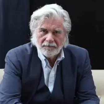 Nghệ sĩ Peter Simonischek