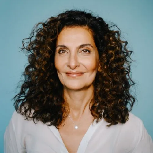 Nghệ sĩ Proschat Madani