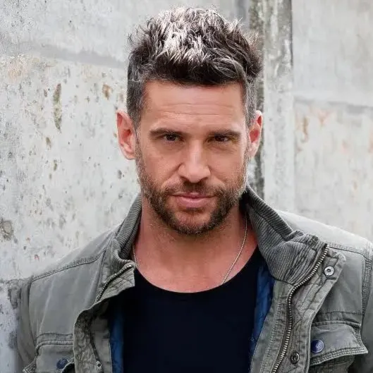 Nghệ sĩ Dan Ewing