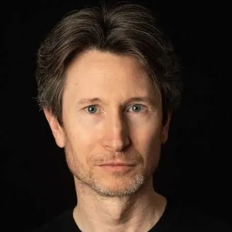 Nghệ sĩ Jonathan Aris