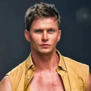 Nghệ sĩ Roman Kurtsyn