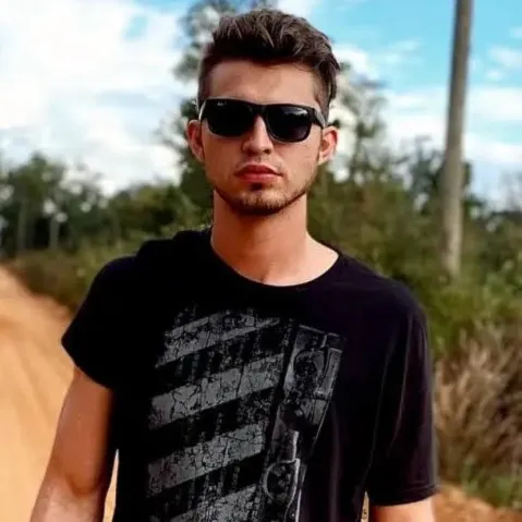 Nghệ sĩ Skyler Clark