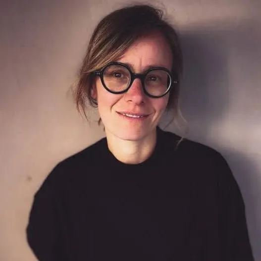 Nghệ sĩ Caroline Origer