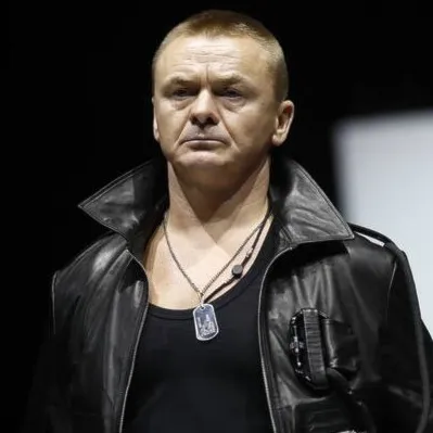 Nghệ sĩ Vladimir Sychyov