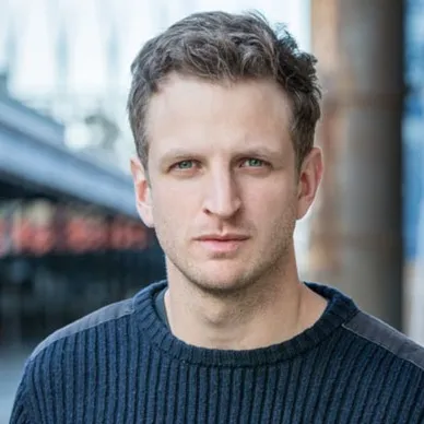 Nghệ sĩ Aaron Glenane