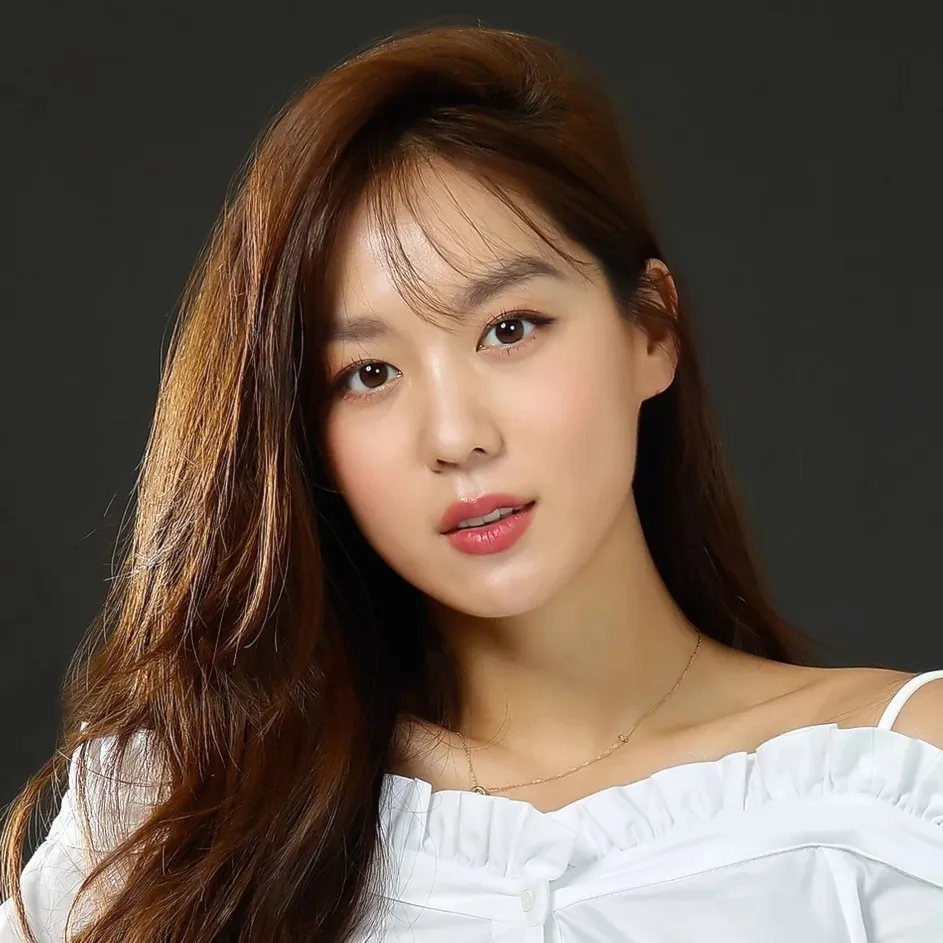 Nghệ sĩ Kim Hee Jung