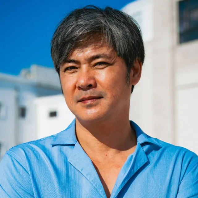 Nghệ sĩ Lê Vũ Long