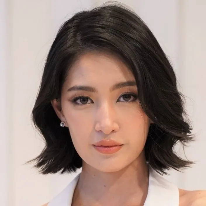 Nghệ sĩ Sirinart Sugandharat