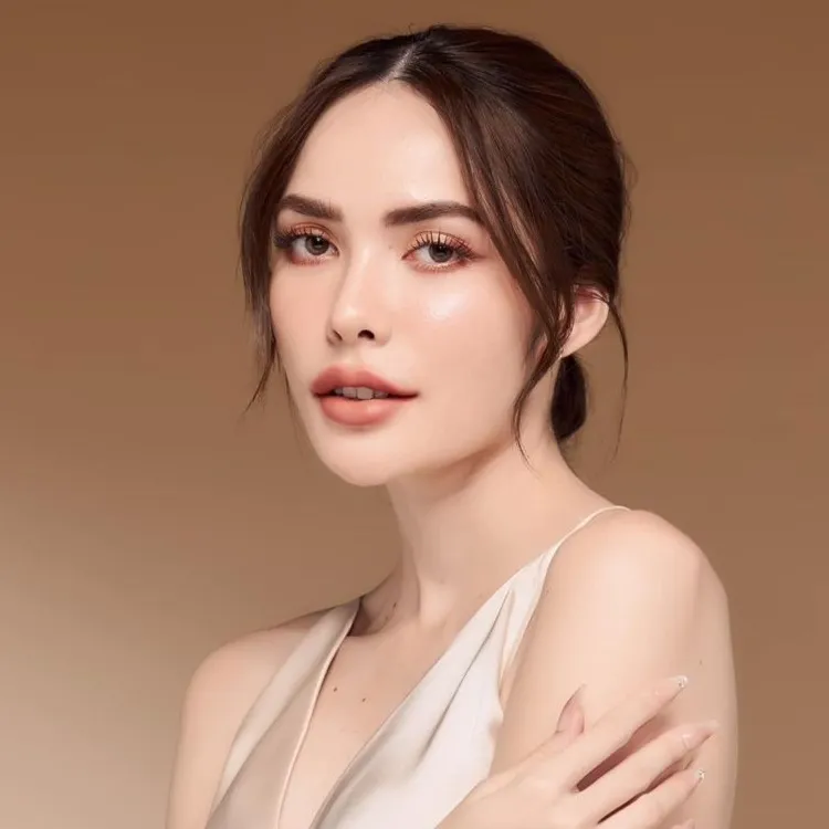 Nghệ sĩ Charlotte Austin