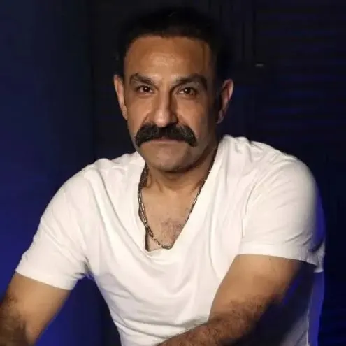 Nghệ sĩ Mohammad Reza Solati