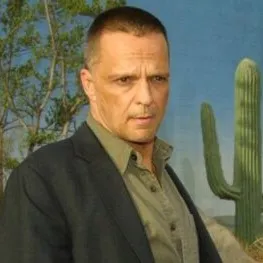 Nghệ sĩ James Russo