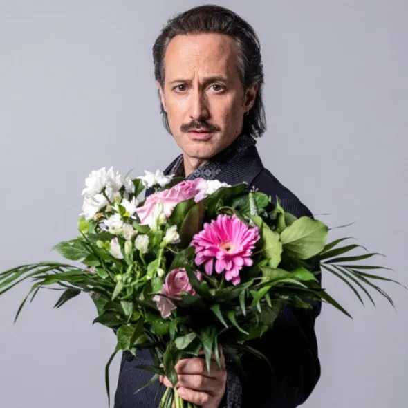 Nghệ sĩ Michael Ostrowski