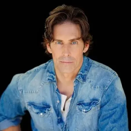 Nghệ sĩ Jordan Belfi