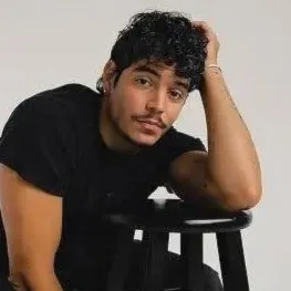 Nghệ sĩ Aaron Dominguez