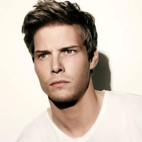 Nghệ sĩ Hunter Parrish