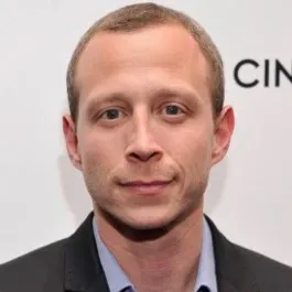 Nghệ sĩ Micah Hauptman