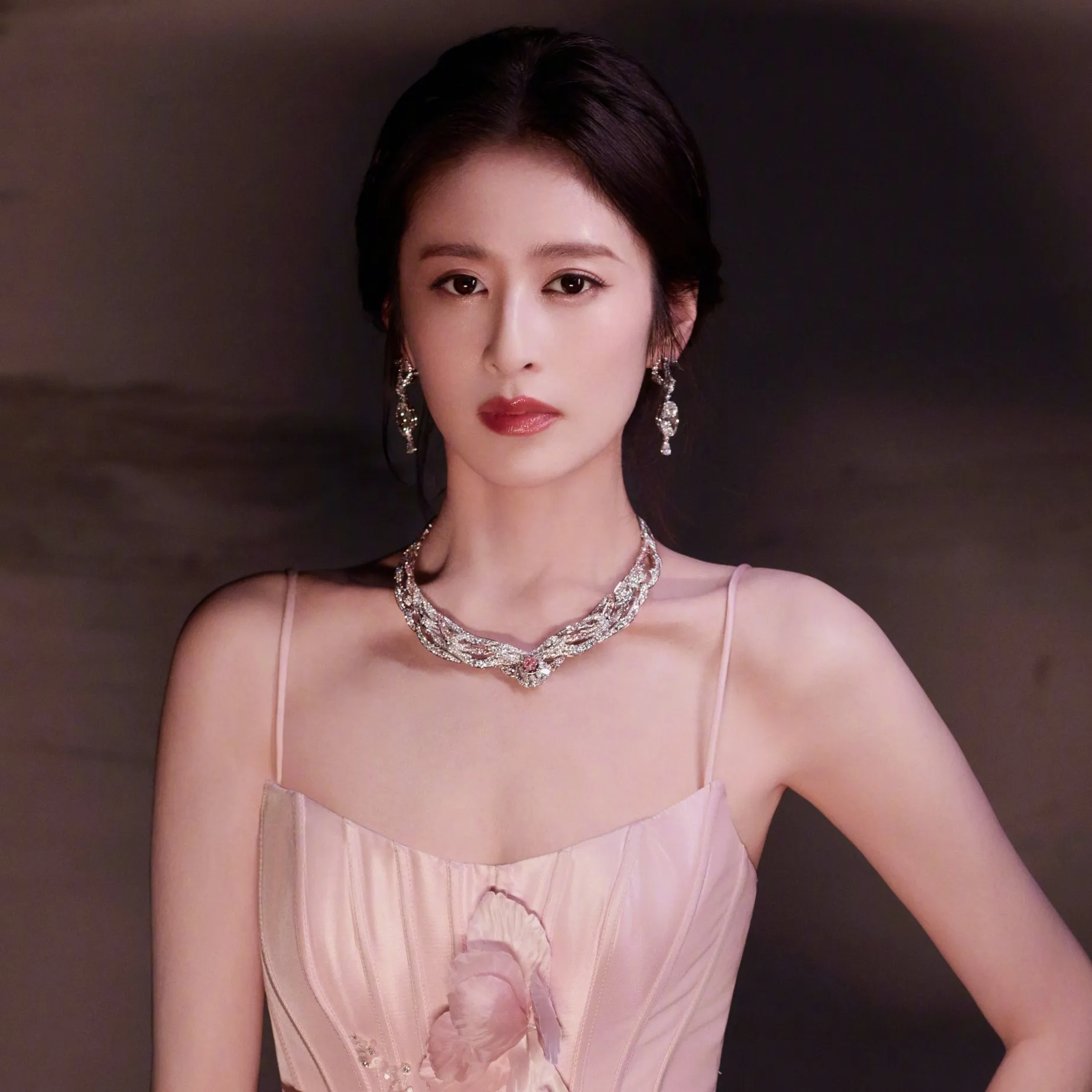 Nghệ sĩ Dĩnh Nhi