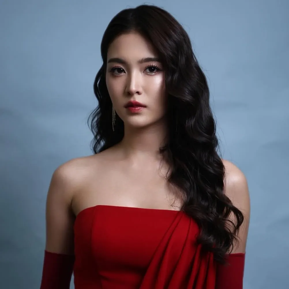 Nghệ sĩ Fern Nopjira