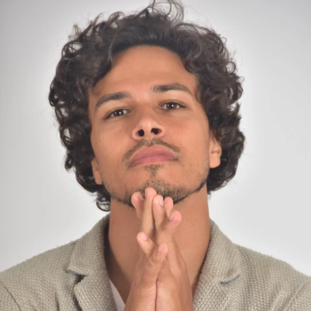 Nghệ sĩ Luan Brum