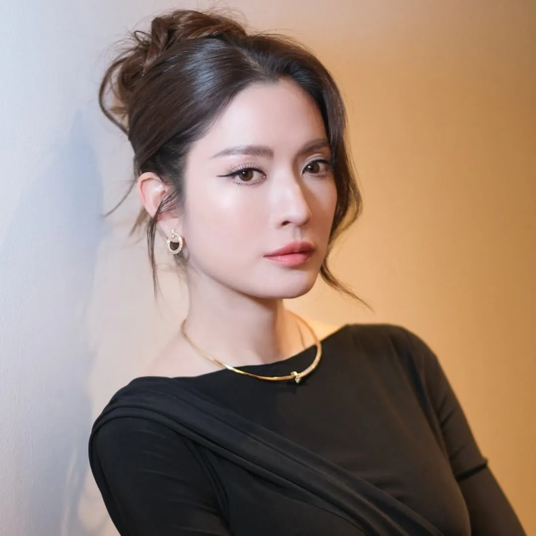 Nghệ sĩ Aff Taksaorn Paksukcharoen