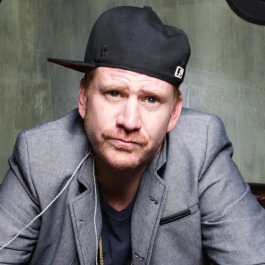 Nghệ sĩ Dash Mihok