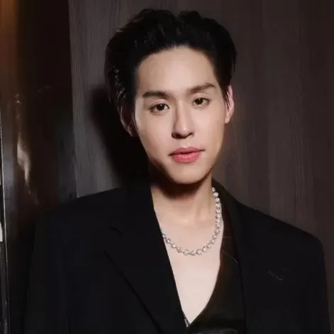 Nghệ sĩ Billkin Putthipong Assaratanakul