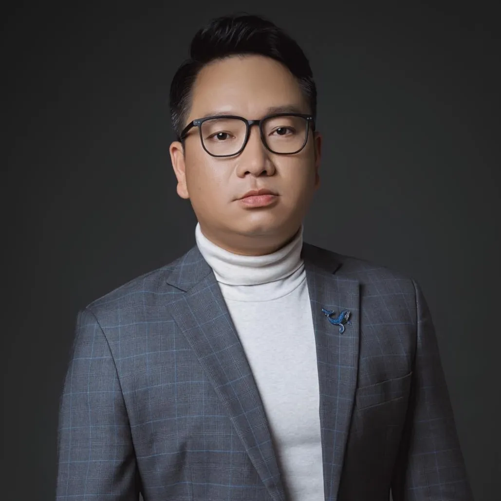 Nghệ sĩ Trần Hữu Tấn