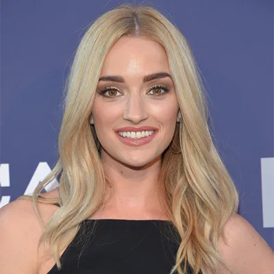 Nghệ sĩ Brianne Howey