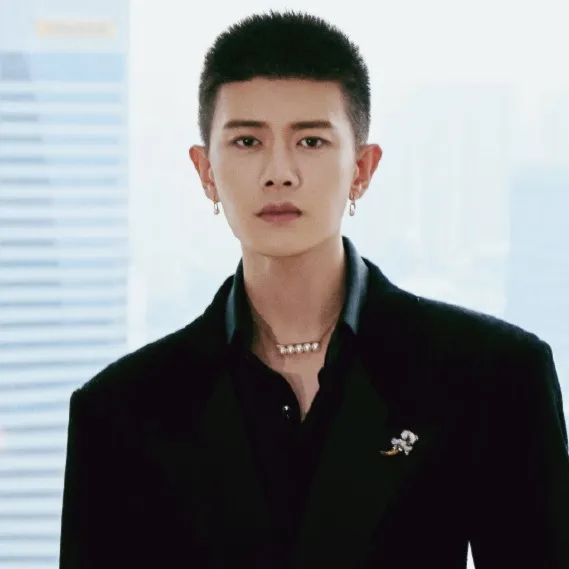 Nghệ sĩ Nhậm Gia Luân